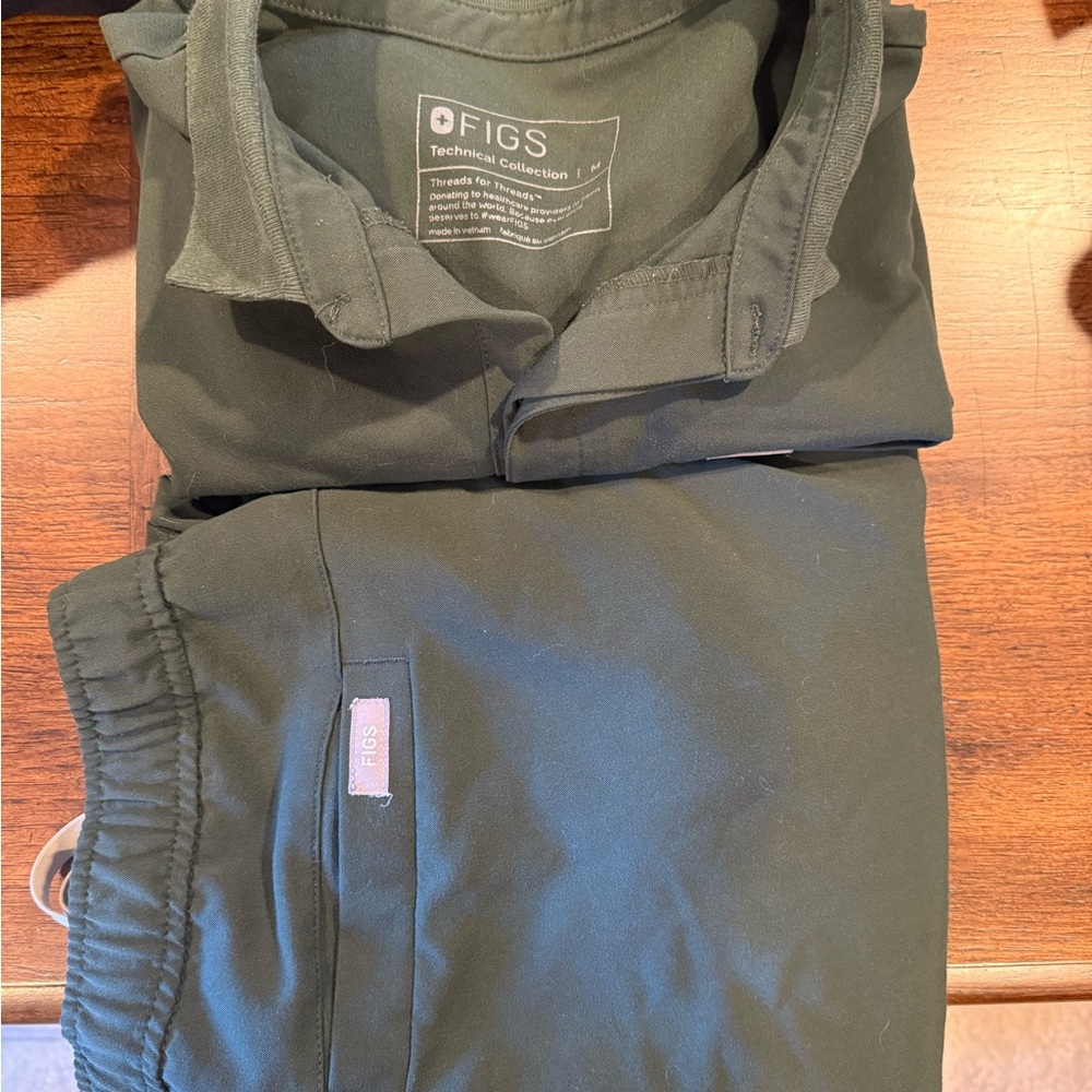 Figs M dark Green long sleeve polo and jogger pants
